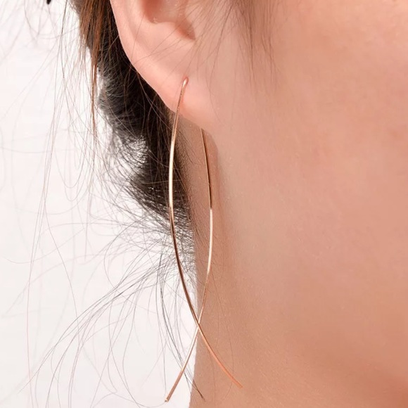 {JADA} gold dainty linear Curved Earrings - Picture 5 of 7
